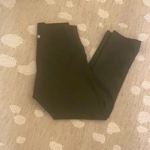 Lululemon Wunderunder high- rise crop 23" size 6
